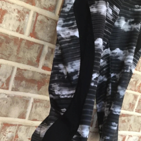 Fila Black Gray Cloud Crop Yoga Athletic Leggings - Picture 4 of 7